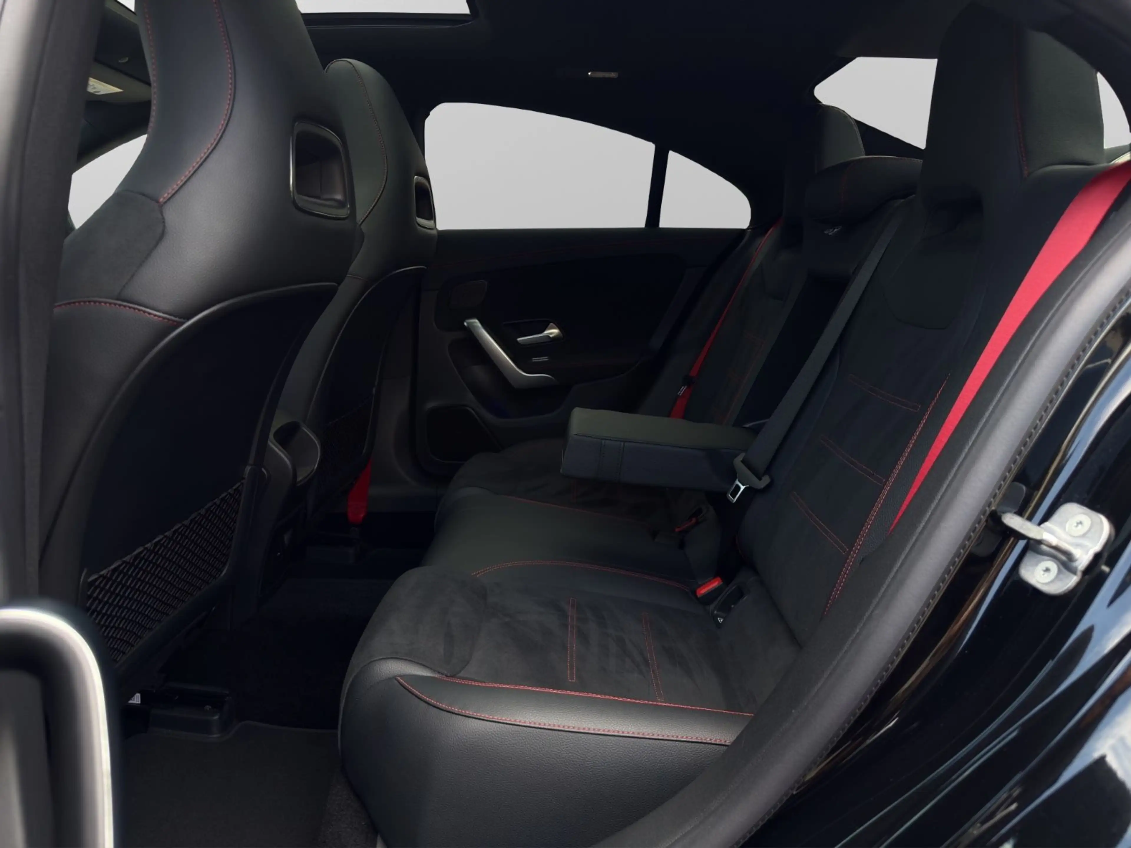 Mercedes-Benz CLA 35 AMG *AERO*MBEAM*NIGHT*PANO*RCAM*AMBIENTE* — photo 12