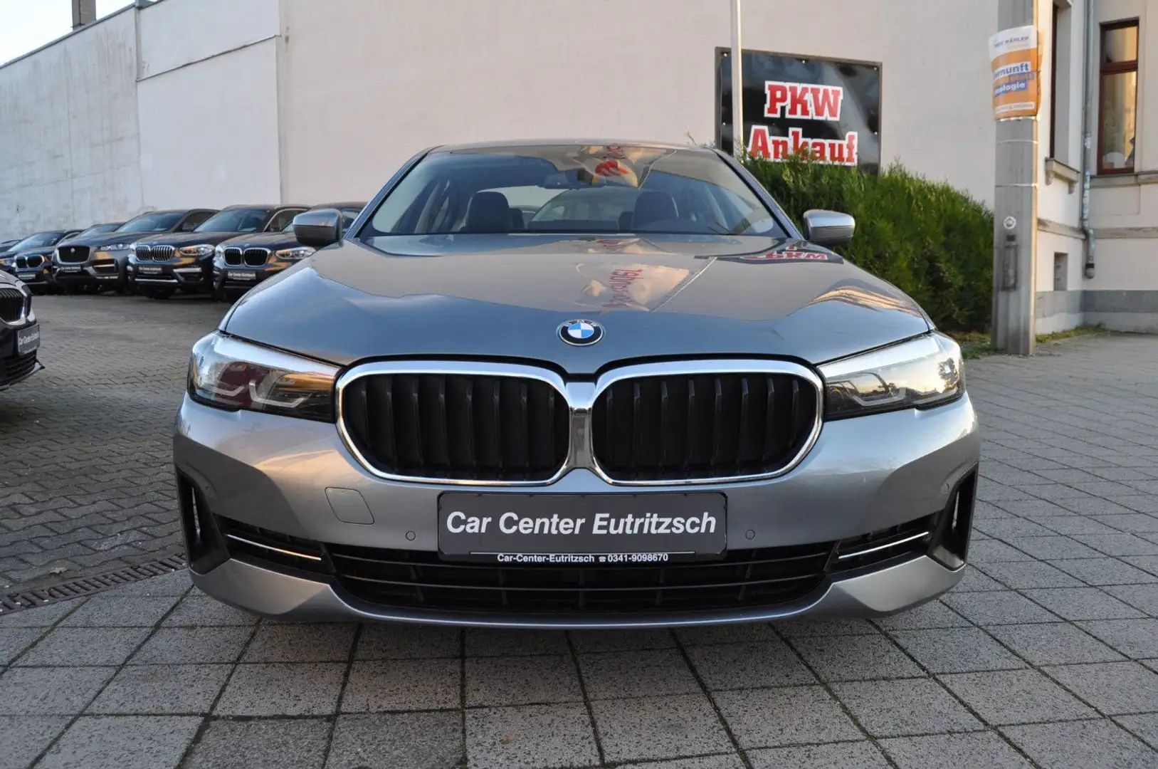 BMW 520 d xDrive Lim. Facelift LEDER Standhzg HUD Blau - 2