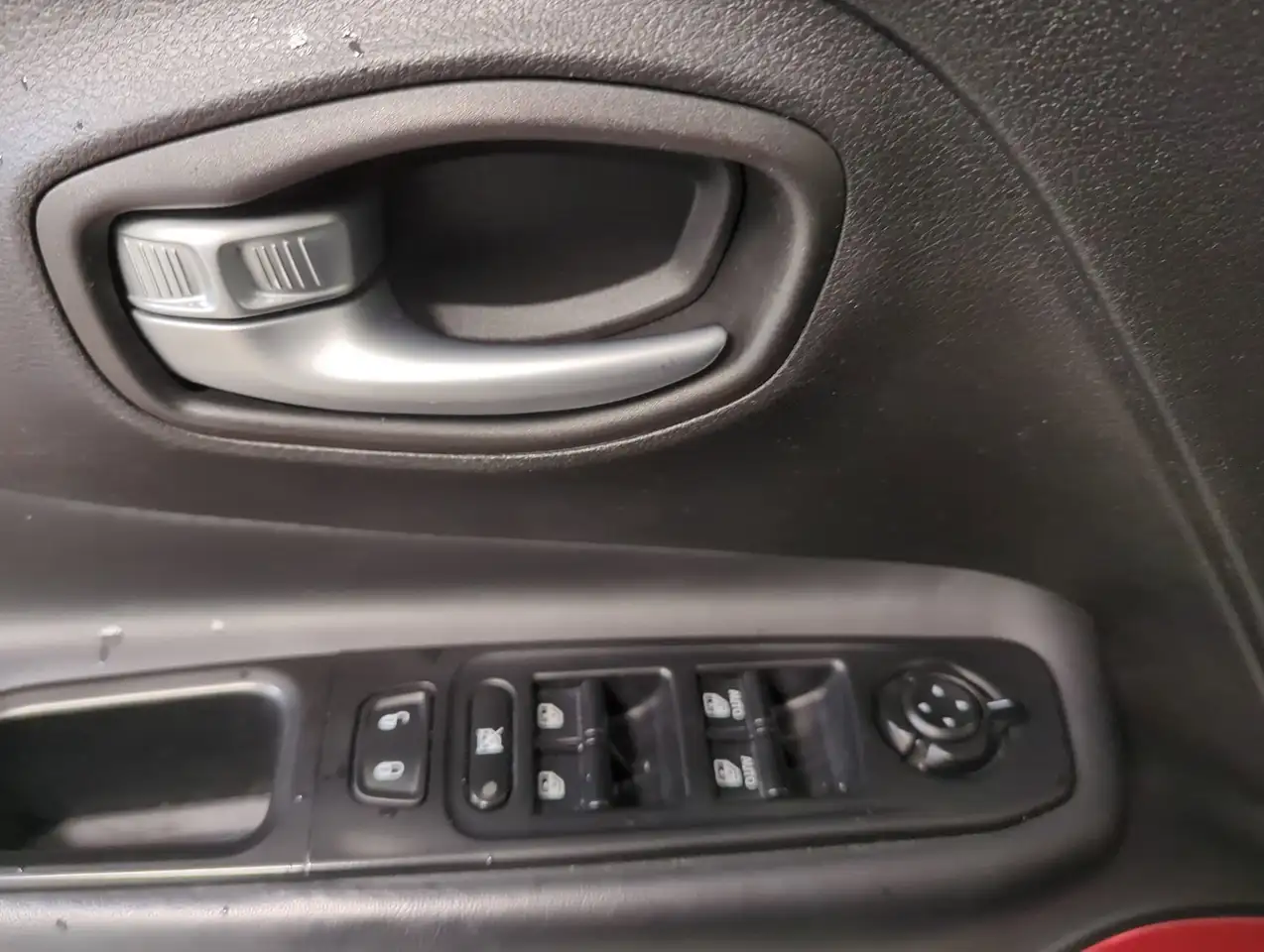 Jeep Renegade снимка Jeep Renegade