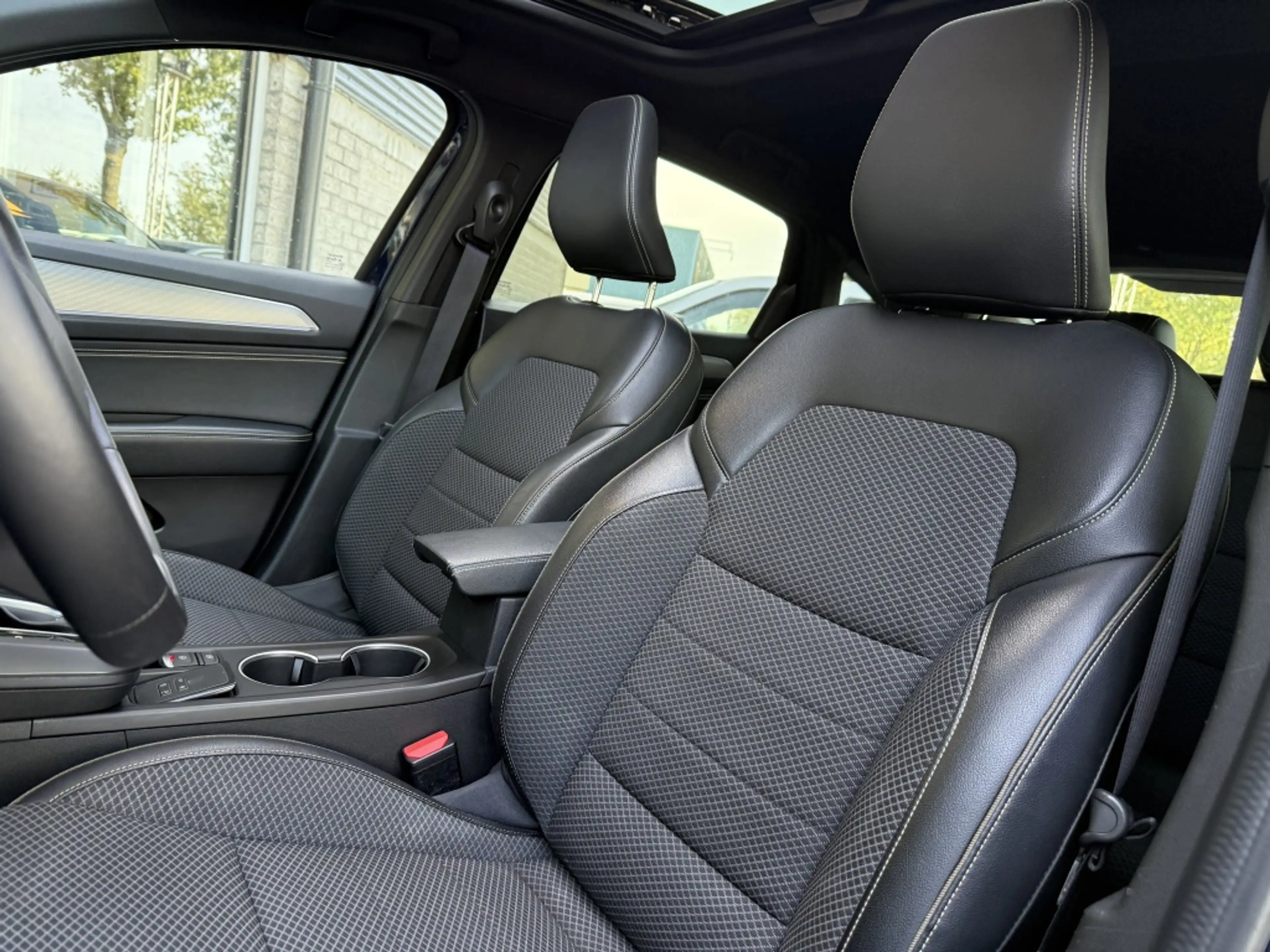 Renault Arkana 1.3 TCe 140 / Pano / Carplay / Cruise / Clima — photo 8