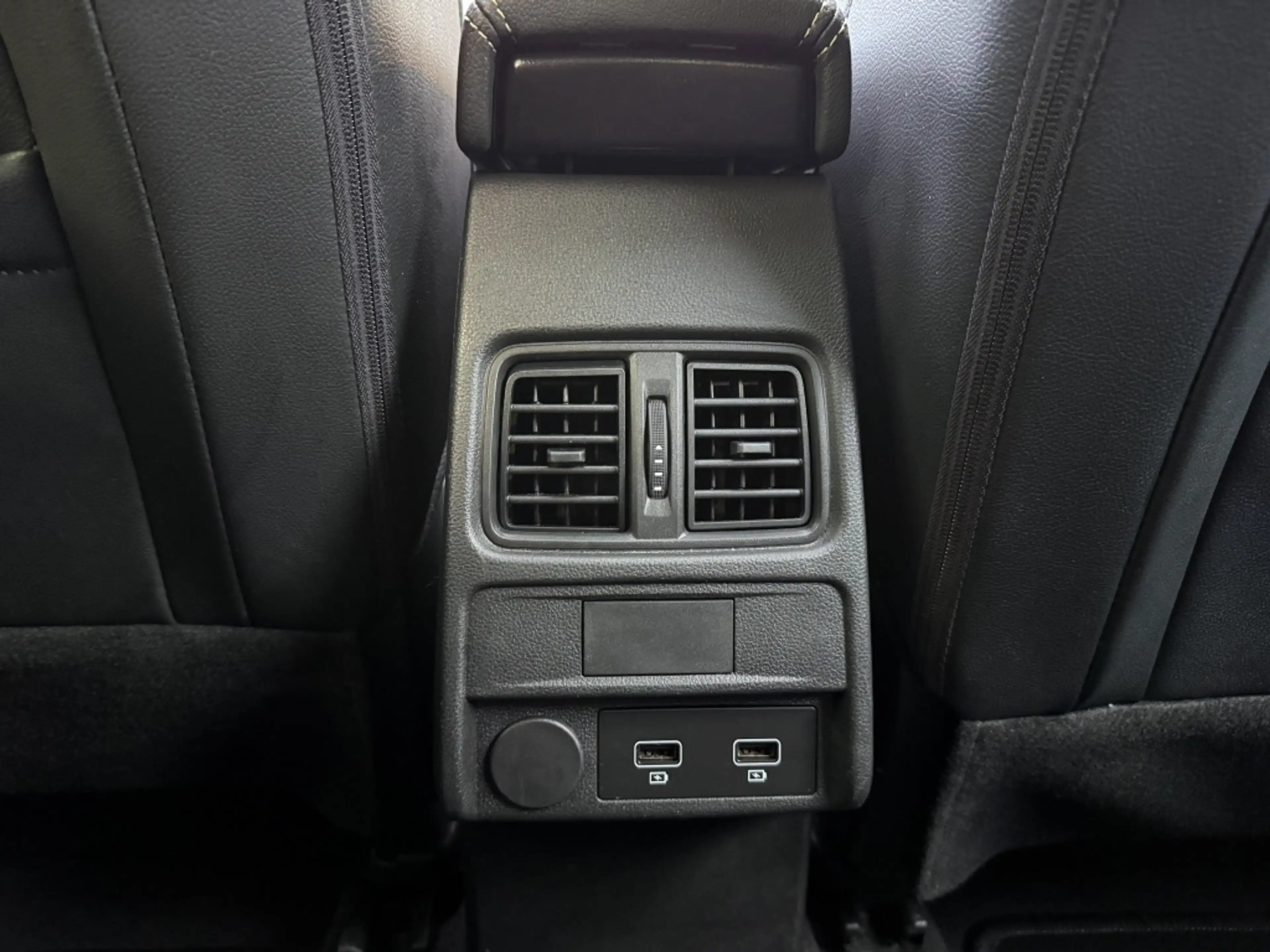 Renault Arkana 1.3 TCe 140 / Pano / Carplay / Cruise / Clima — photo 17