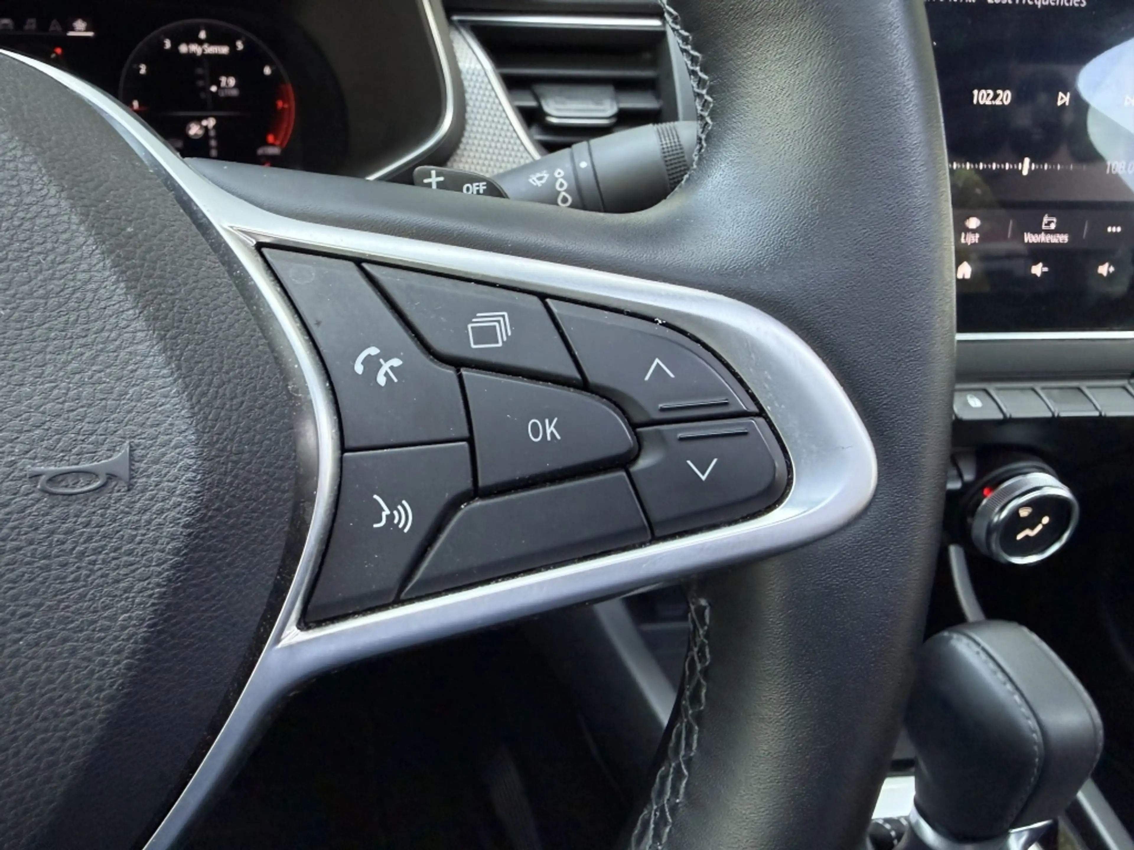 Renault Arkana 1.3 TCe 140 / Pano / Carplay / Cruise / Clima — photo 26