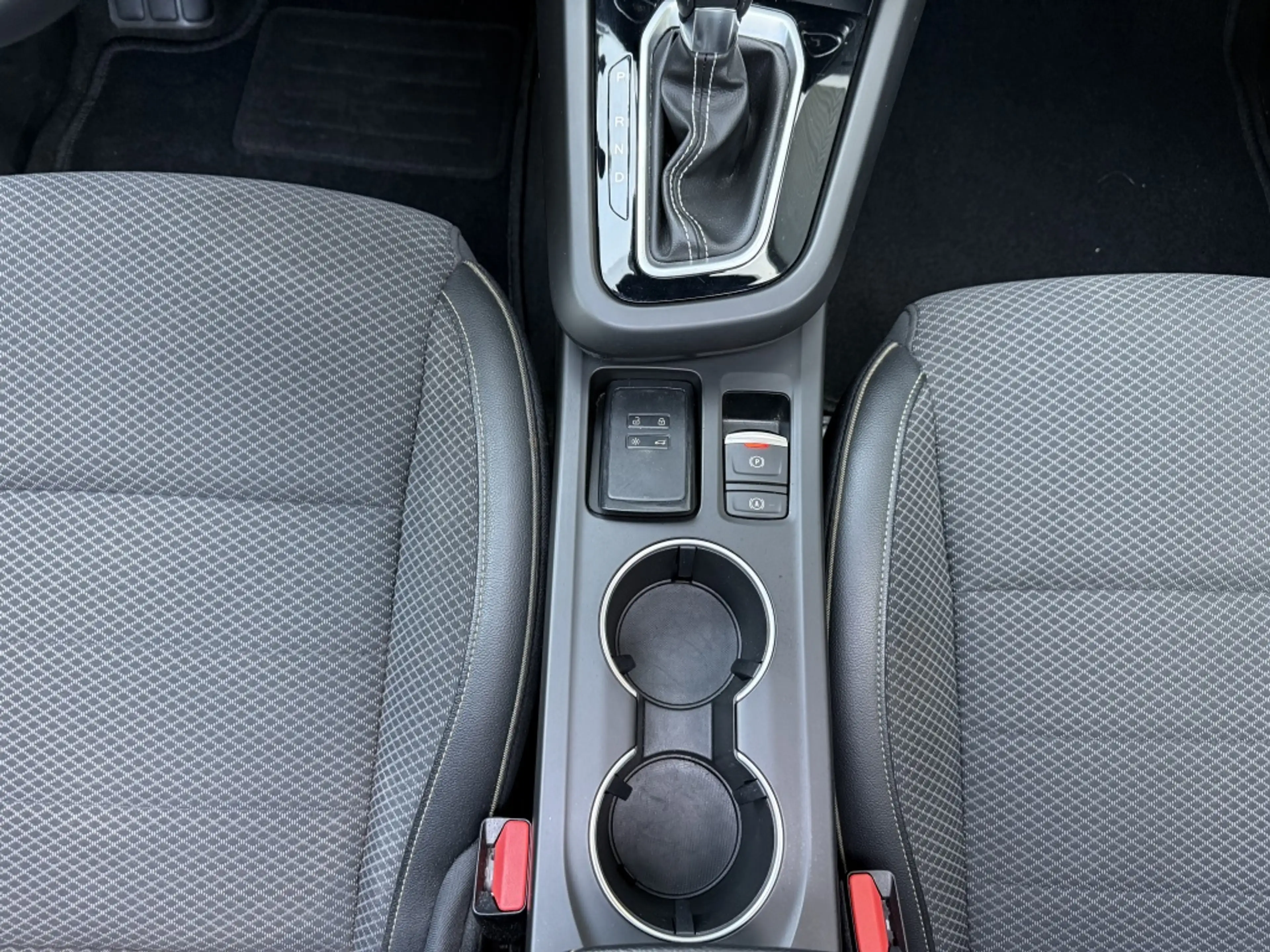Renault Arkana 1.3 TCe 140 / Pano / Carplay / Cruise / Clima — photo 18