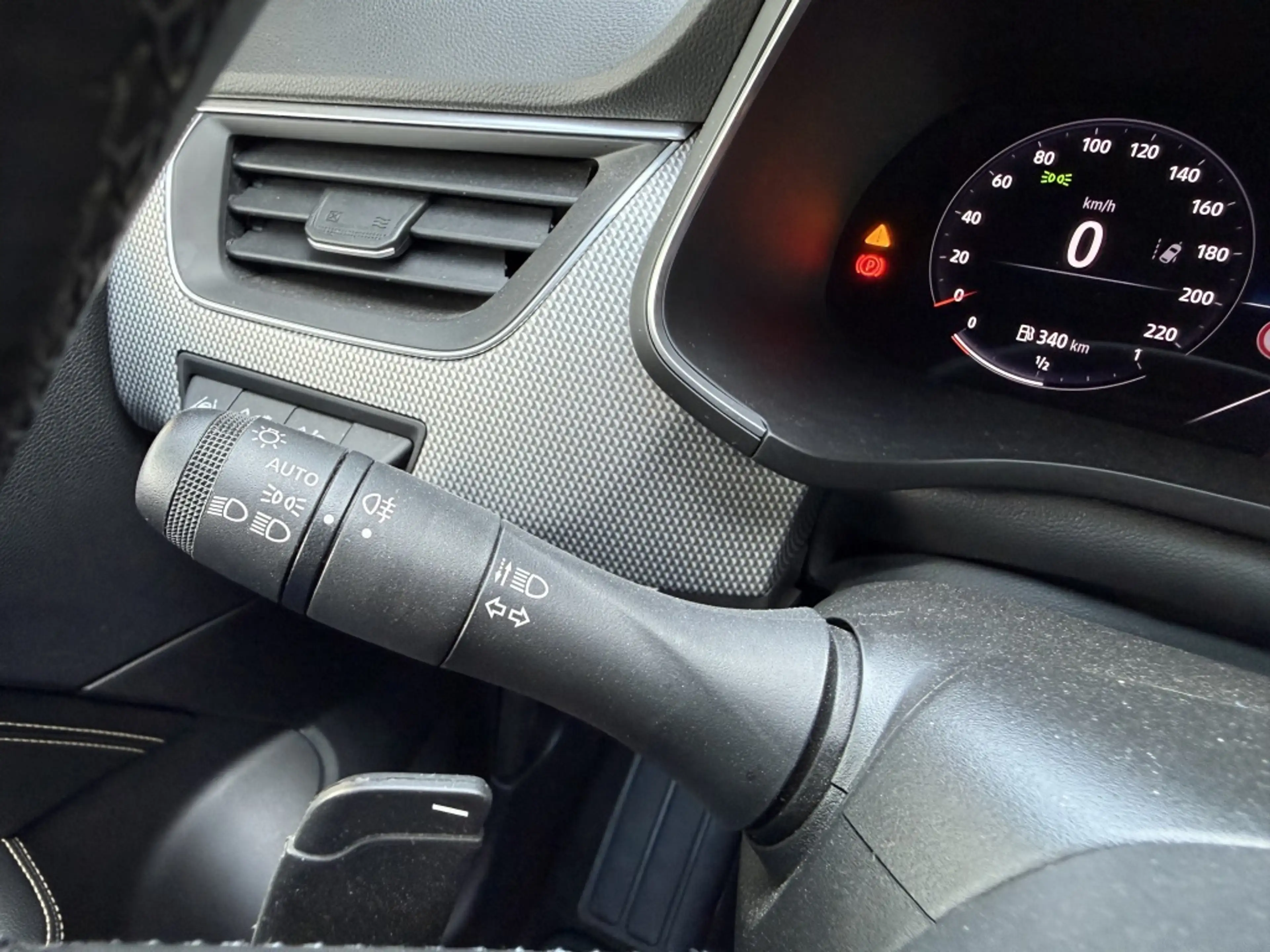 Renault Arkana 1.3 TCe 140 / Pano / Carplay / Cruise / Clima — photo 29
