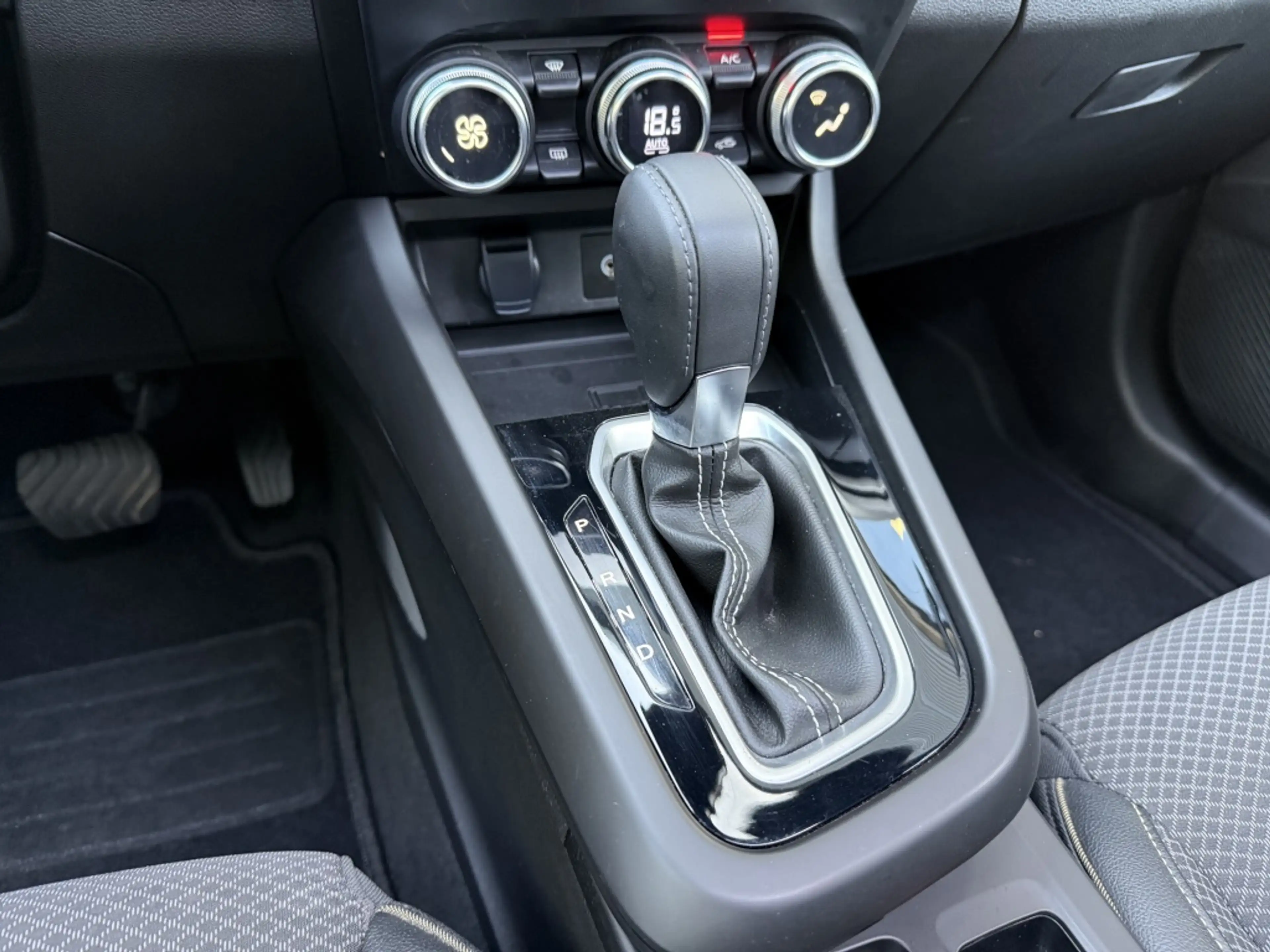Renault Arkana 1.3 TCe 140 / Pano / Carplay / Cruise / Clima — photo 19
