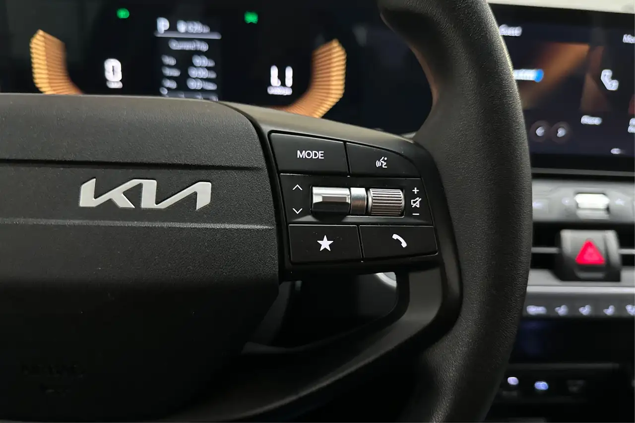 Kia K4 снимка Kia K4