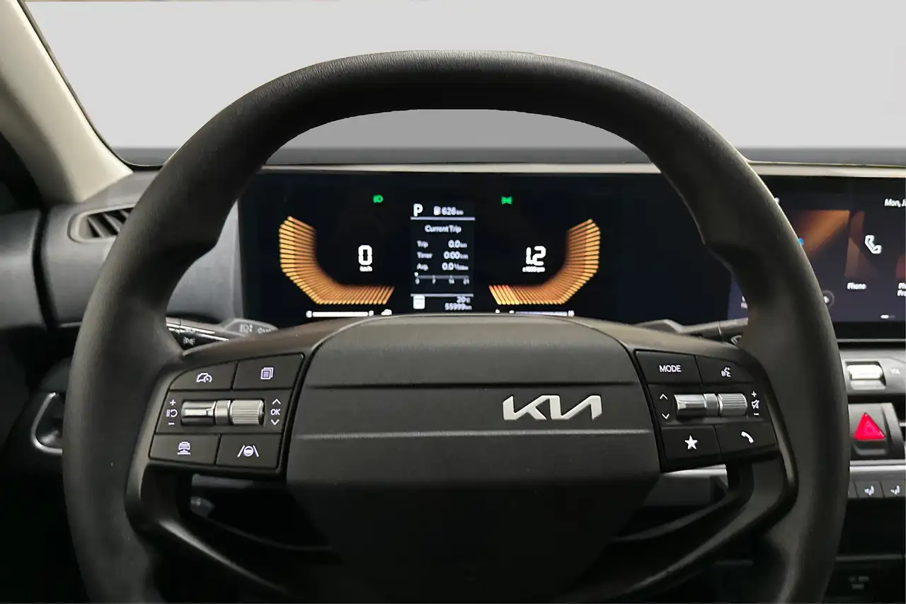 Kia K4 снимка Kia K4