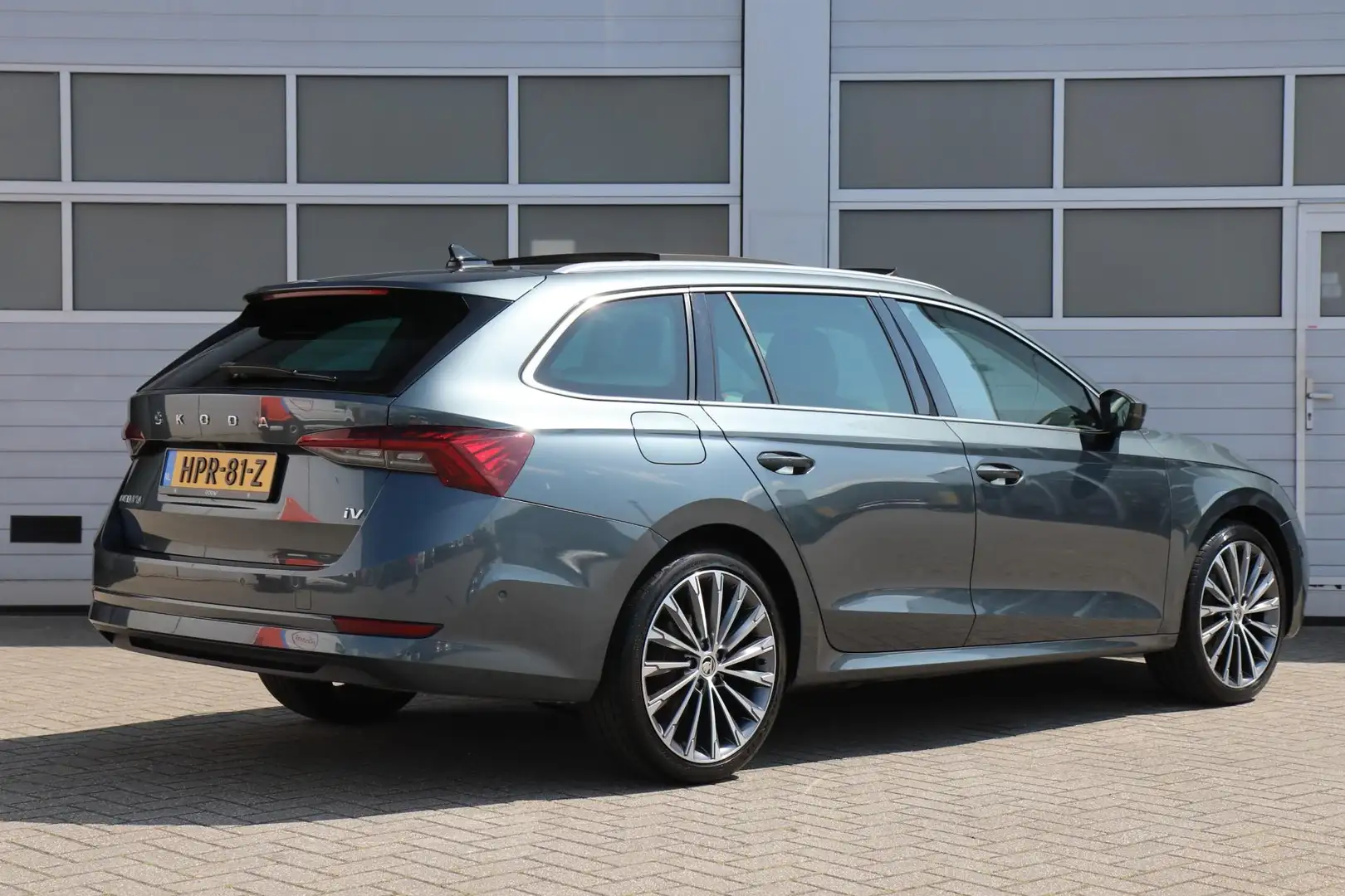 Skoda Octavia Combi 1.4 TSI iV 204pk DSG PHEV Business | SoH 94% Grau - 2