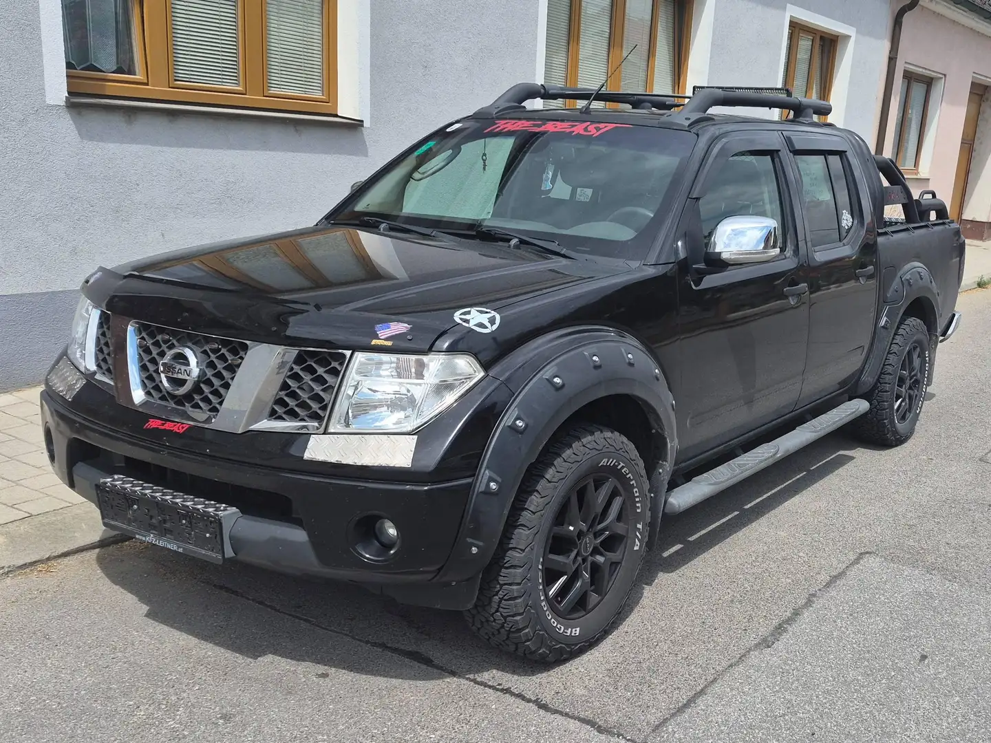Nissan Navara Double Cab Navara SE 2,5 16V 4x4 SE Schwarz - 2