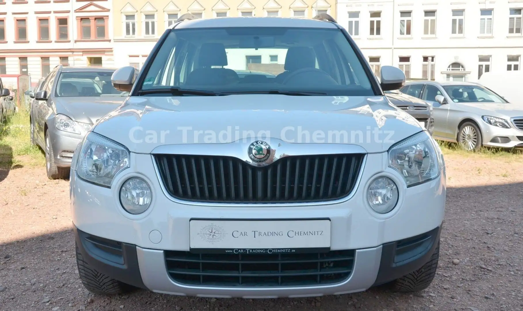 Skoda Yeti Active Plus 2.0 TDI 4x4 Klima Sitzheizung Weiß - 2