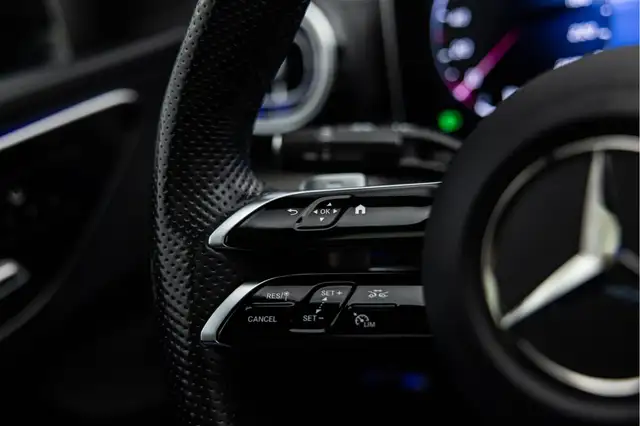 Mercedes-Benz C-Class view 29
