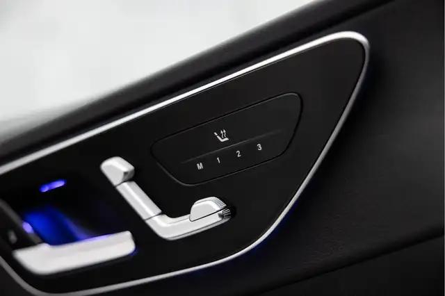 Mercedes-Benz C-Class view 24