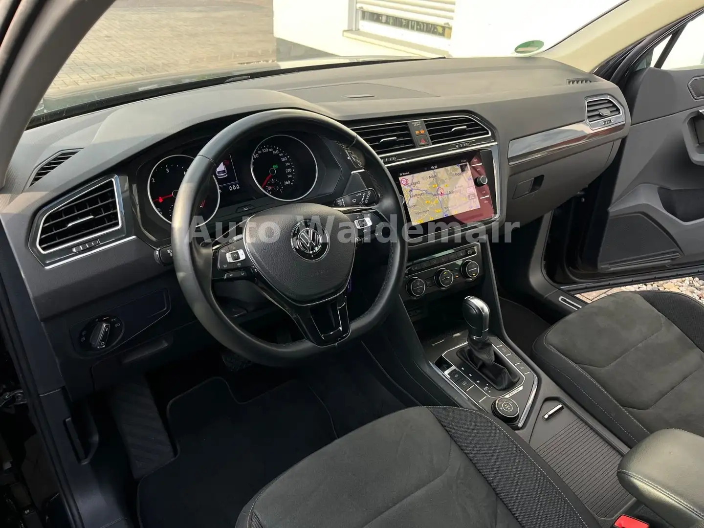 Volkswagen Tiguan Highline 4Motion AHK ACC Navi Sitzhzg Zwart - 2