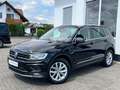 Volkswagen Tiguan Highline 4Motion AHK ACC Navi Sitzhzg Zwart - thumbnail 1