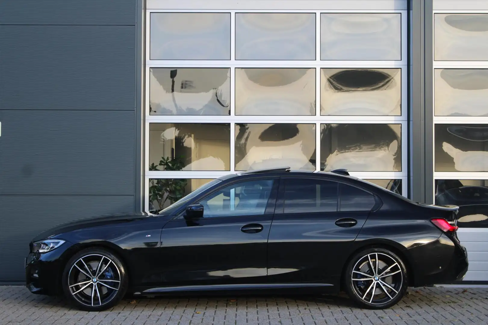 BMW 330 3-serie 330i 258pk M-Sport | Laser | Pano | ACC | Noir - 2