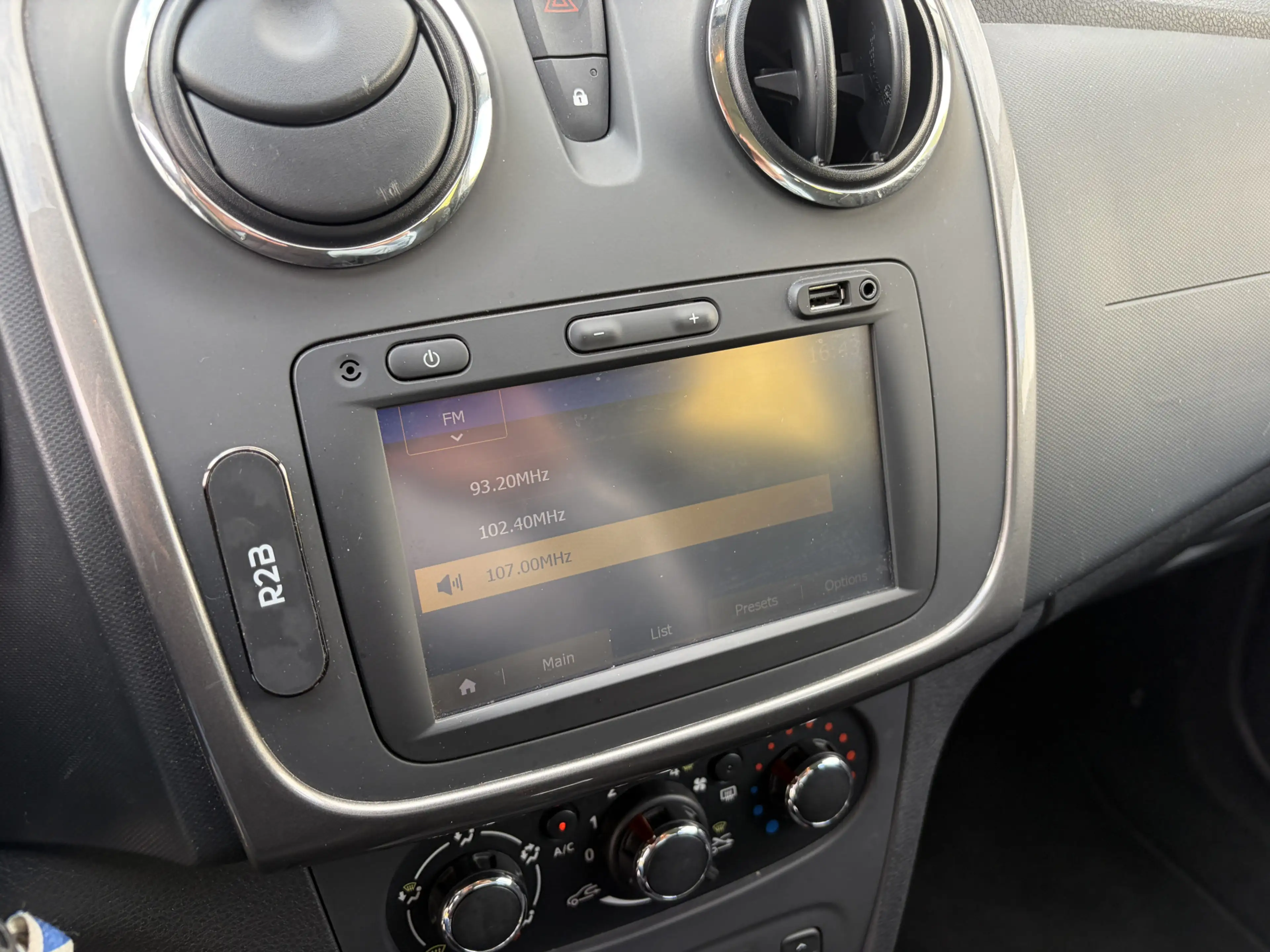 Dacia Logan MCV 0.9 TCe Easy-R Prestige / AUTOMAAT / NAVI / AI — photo 10