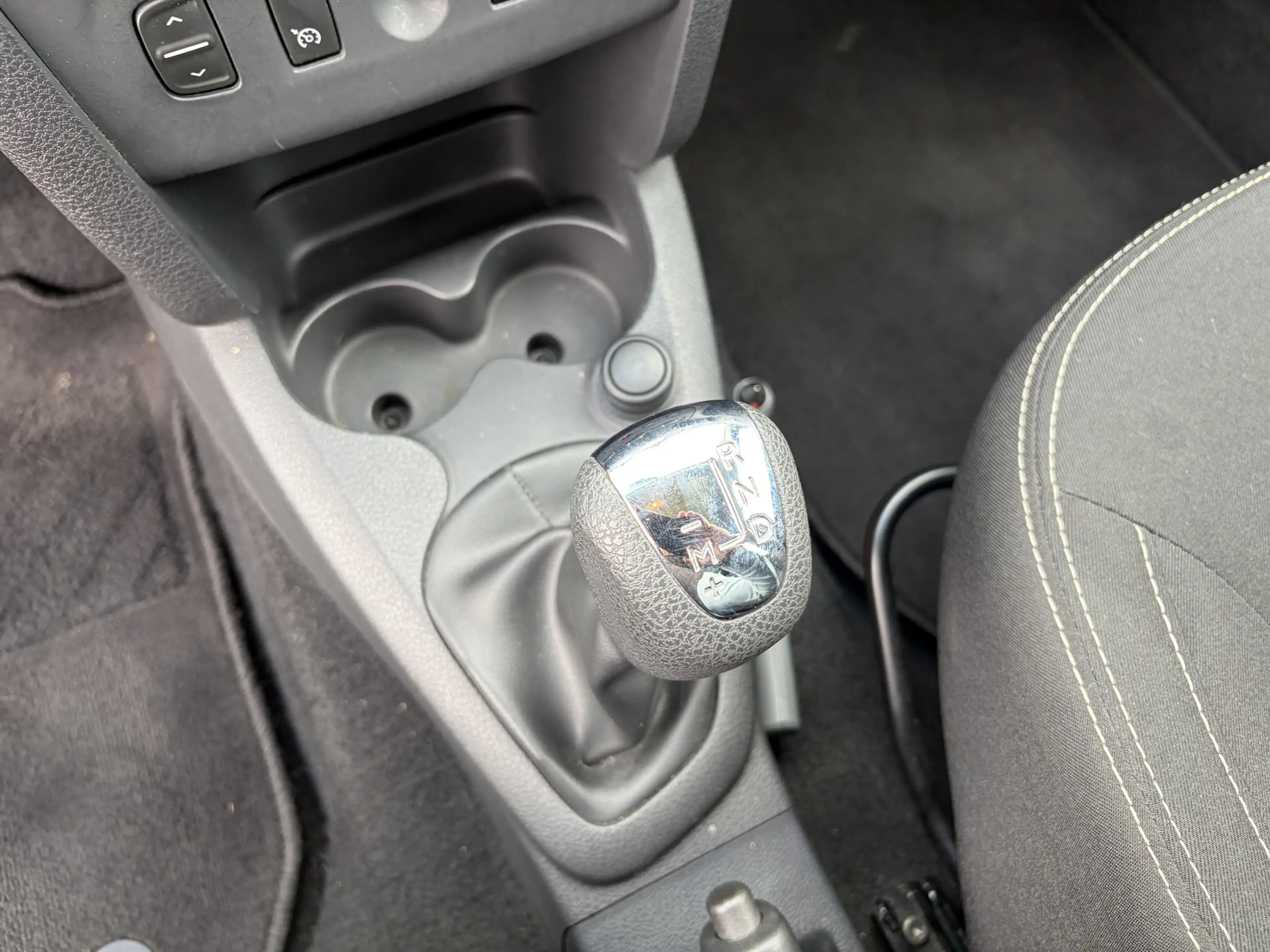 Dacia Logan MCV 0.9 TCe Easy-R Prestige / AUTOMAAT / NAVI / AI — photo 13