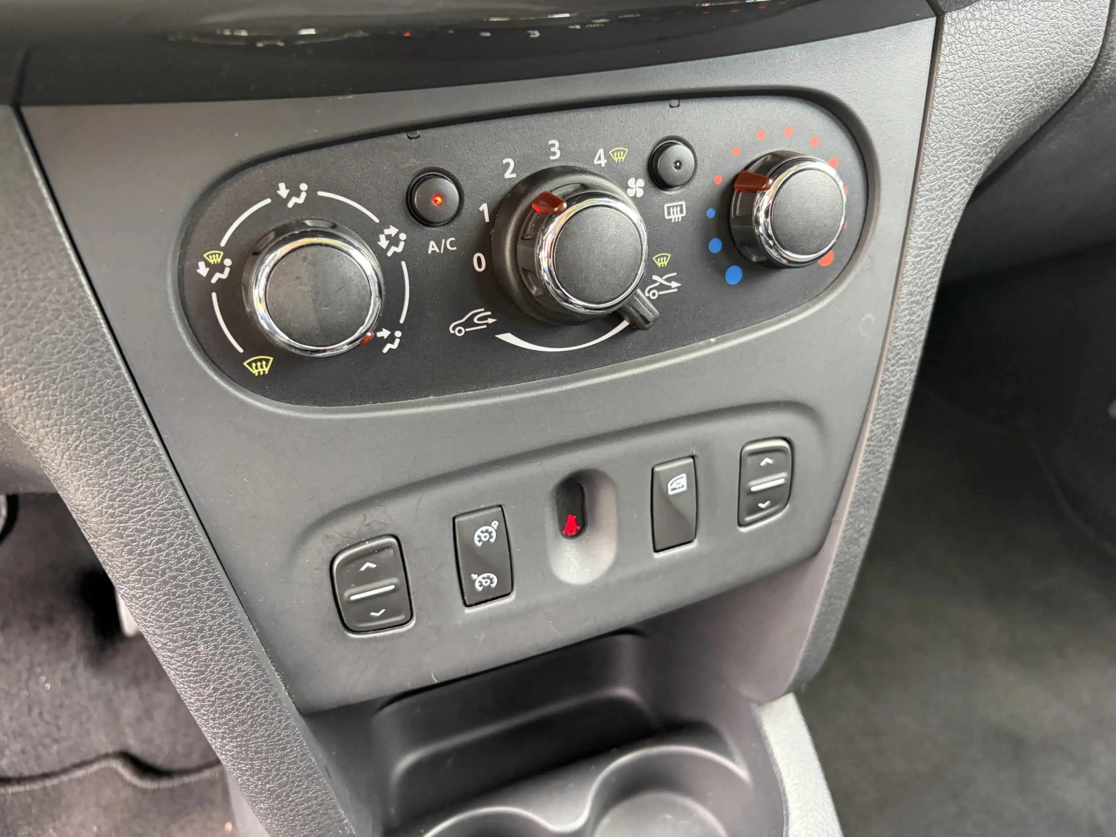 Dacia Logan MCV 0.9 TCe Easy-R Prestige / AUTOMAAT / NAVI / AI — photo 11