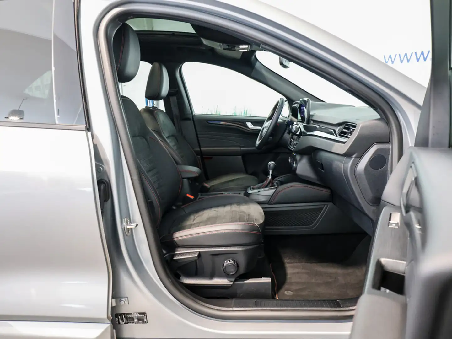 Ford Kuga ST-Line X 1.5 EcoBoost +PANO+FAHRASSISTE Silber - 2