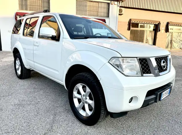 Nissan Pathfinder Pathfinder 2.5 dci LE autocarro