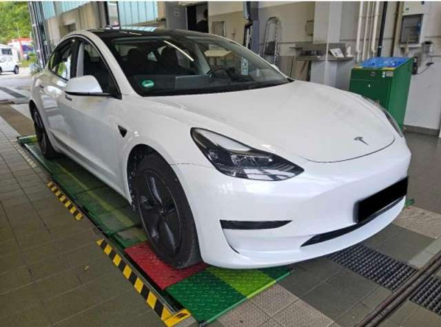 Tesla Model 3 Autopilot*LED*Wärmepumpe*Leder*Pano*ACC