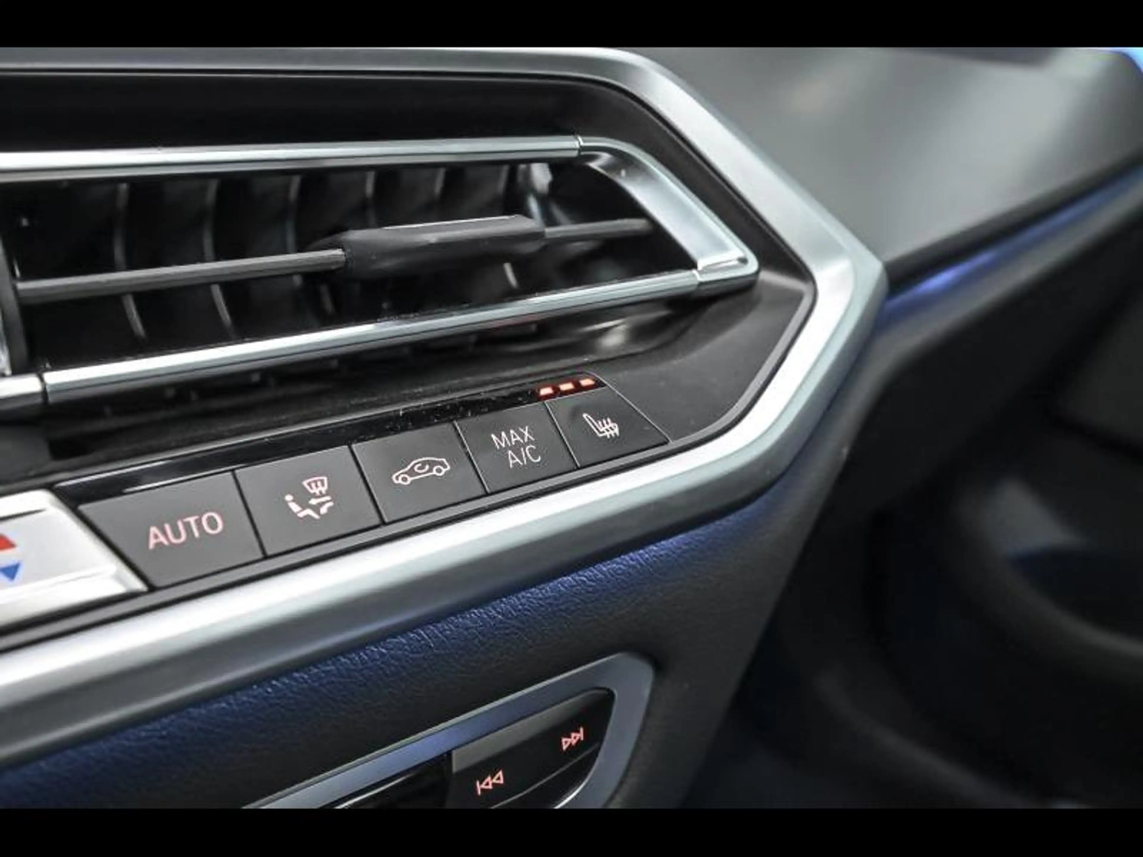 BMW X5 xDrive 45e - M Pack — photo 13