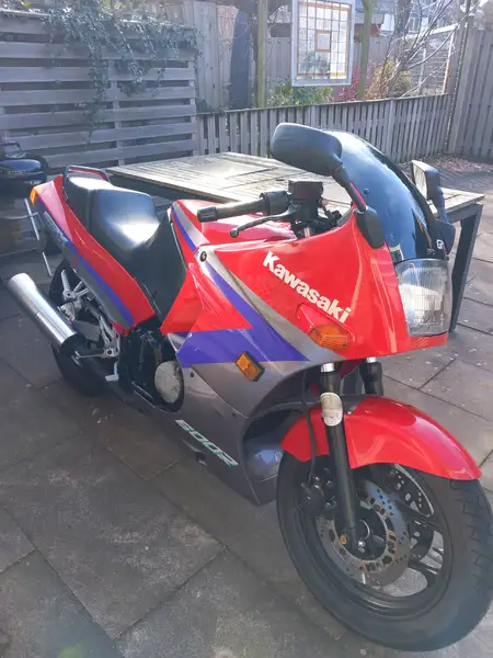 Kawasaki GPX 600 R - foto 3