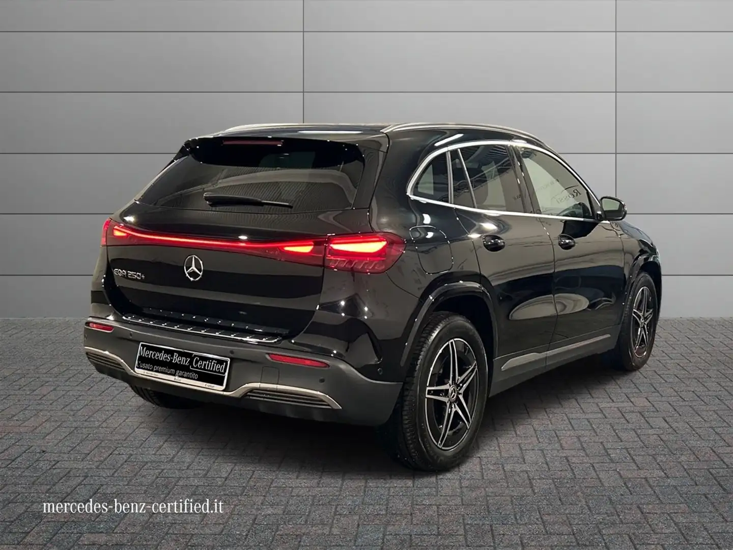 Mercedes-Benz EQA 250 + AMG Line Advanced Digital Edition Schwarz - 2