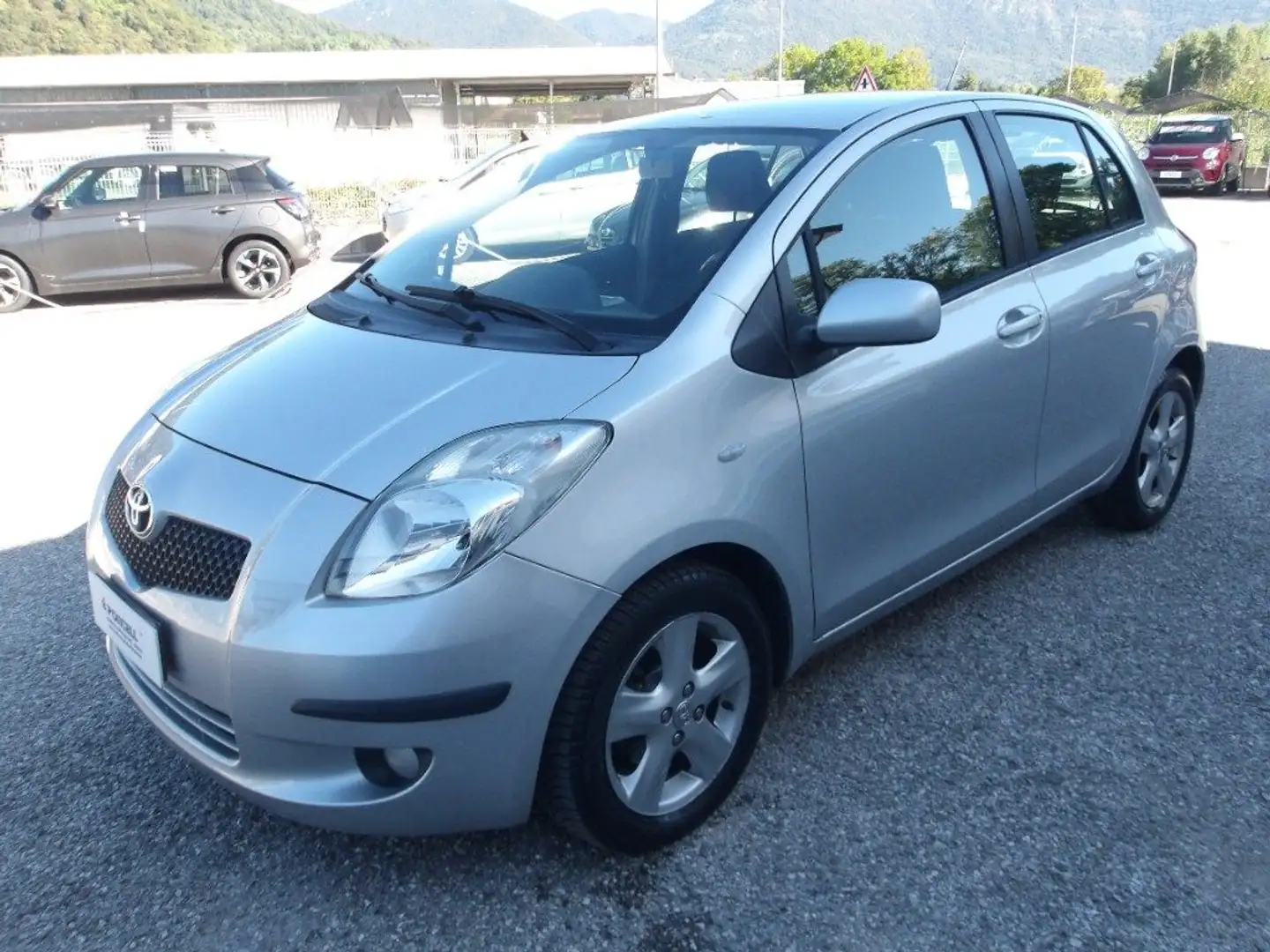 Toyota Yaris 1.3 5p VENDE PRIVATO Argento - 2