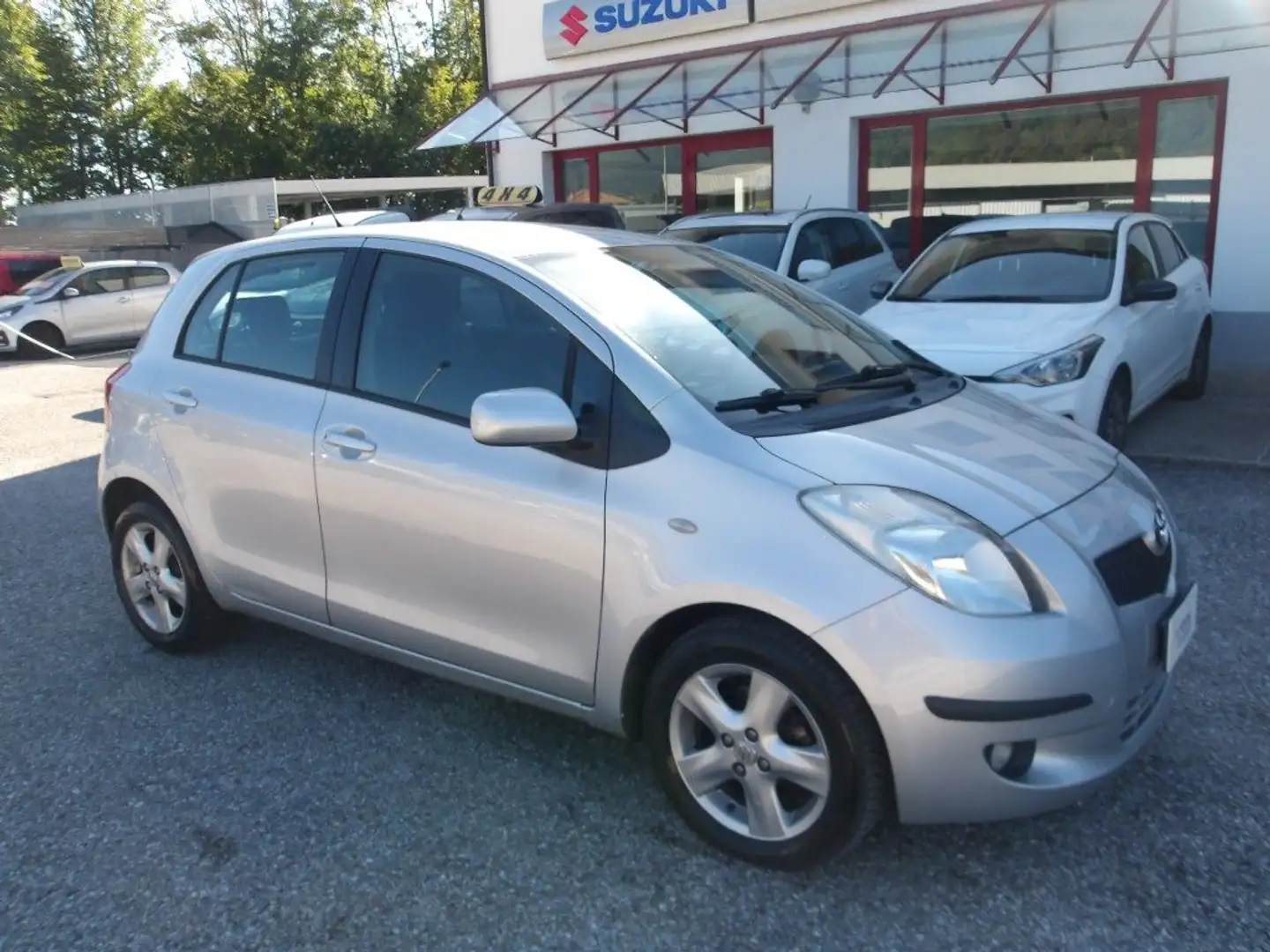 Toyota Yaris 1.3 5p VENDE PRIVATO Argento - 1