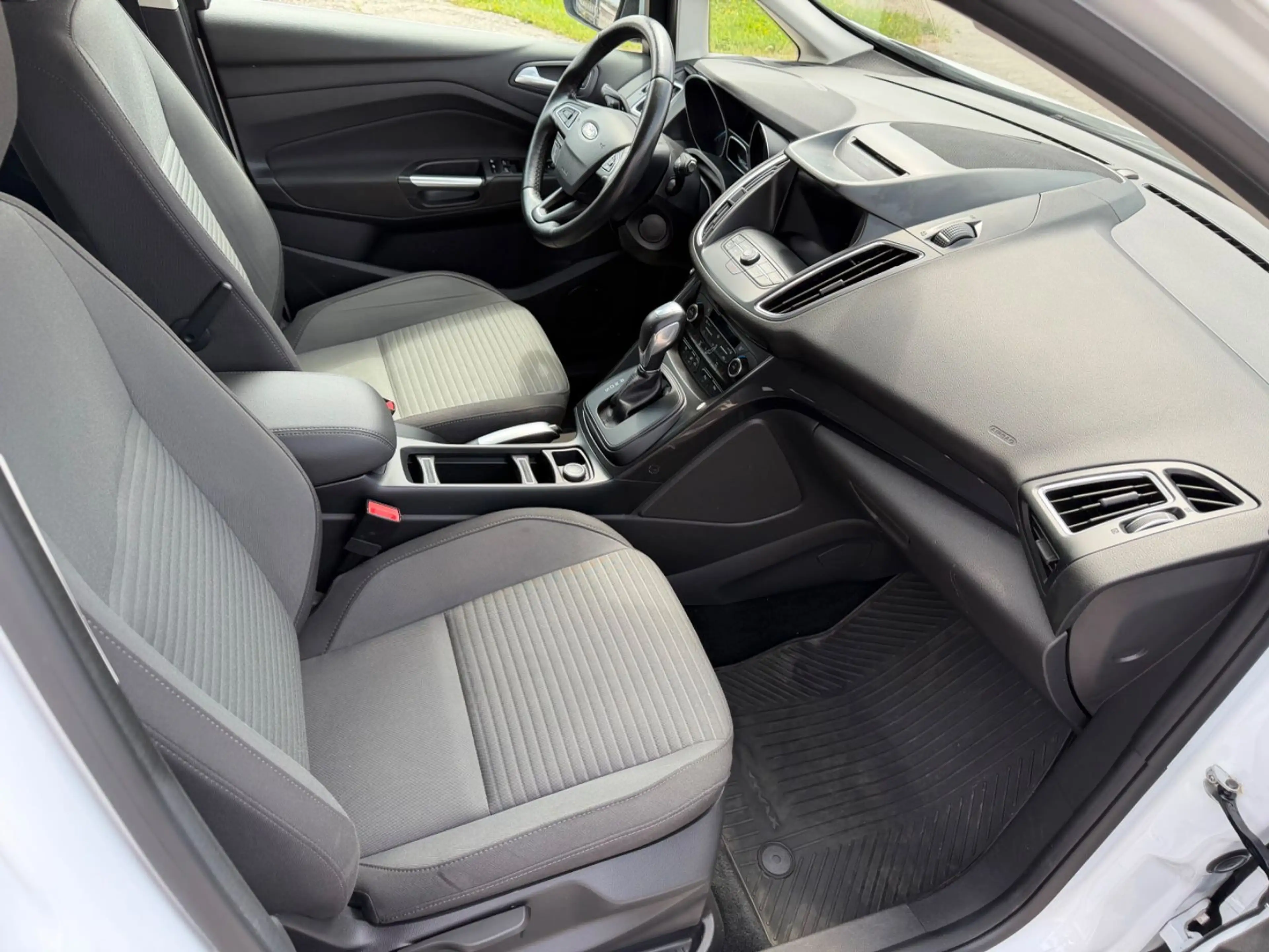 Ford Grand C-Max Grand C-MAX Titanium — photo 14