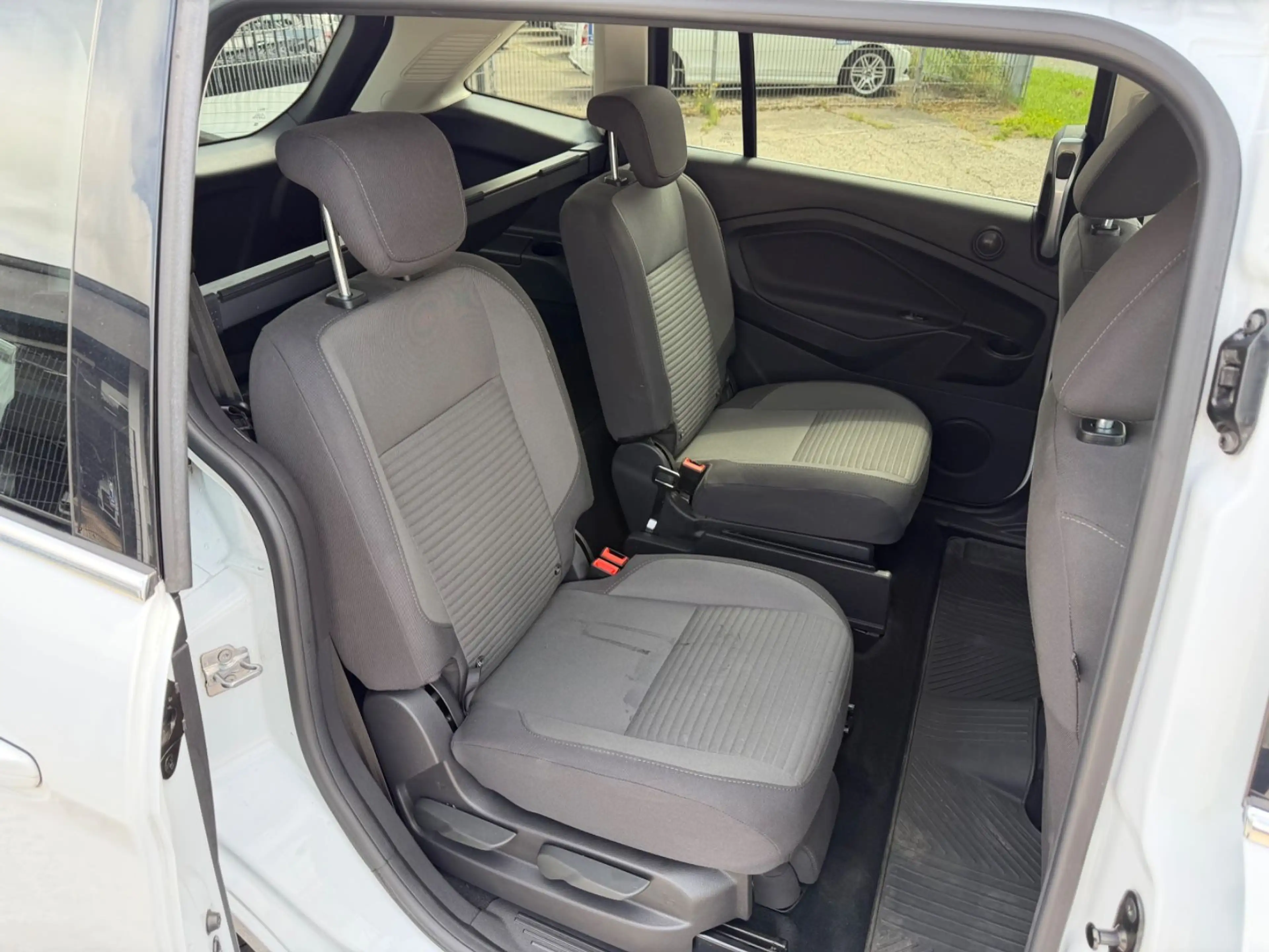 Ford Grand C-Max Grand C-MAX Titanium — photo 13