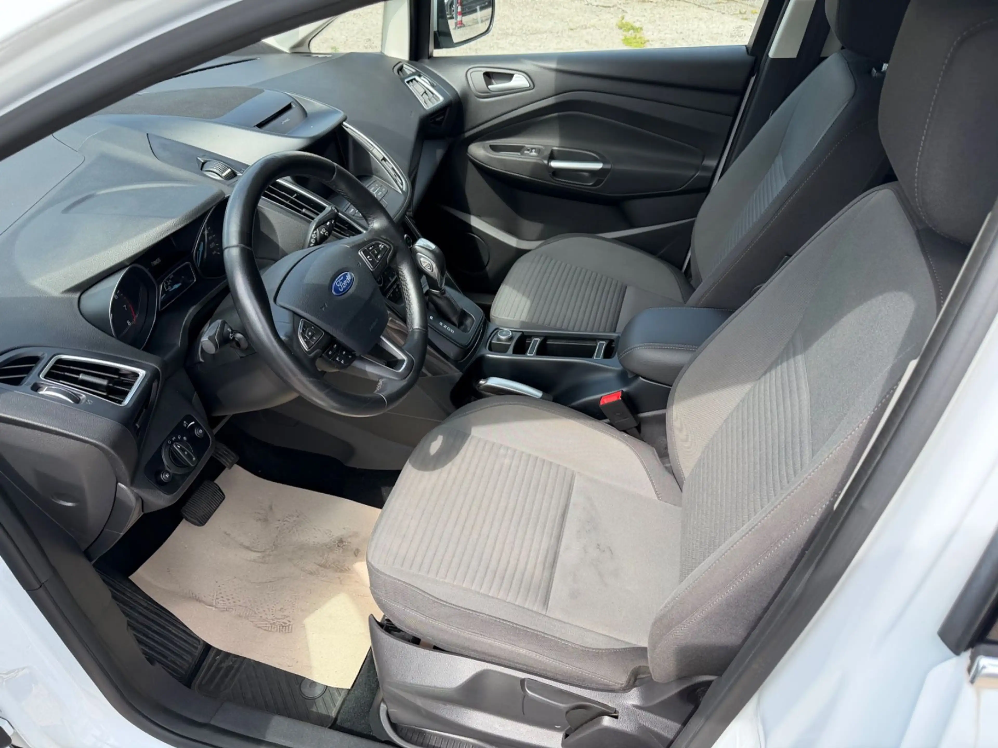 Ford Grand C-Max Grand C-MAX Titanium — photo 9