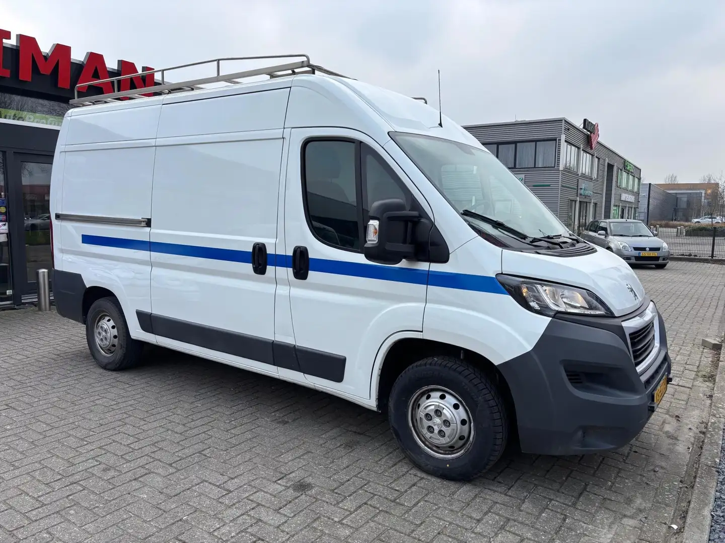 Peugeot Boxer 335 2.2 HDI L2H2 XR Wit - 2