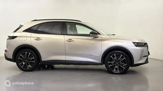 DS Automobiles DS 7 view 4