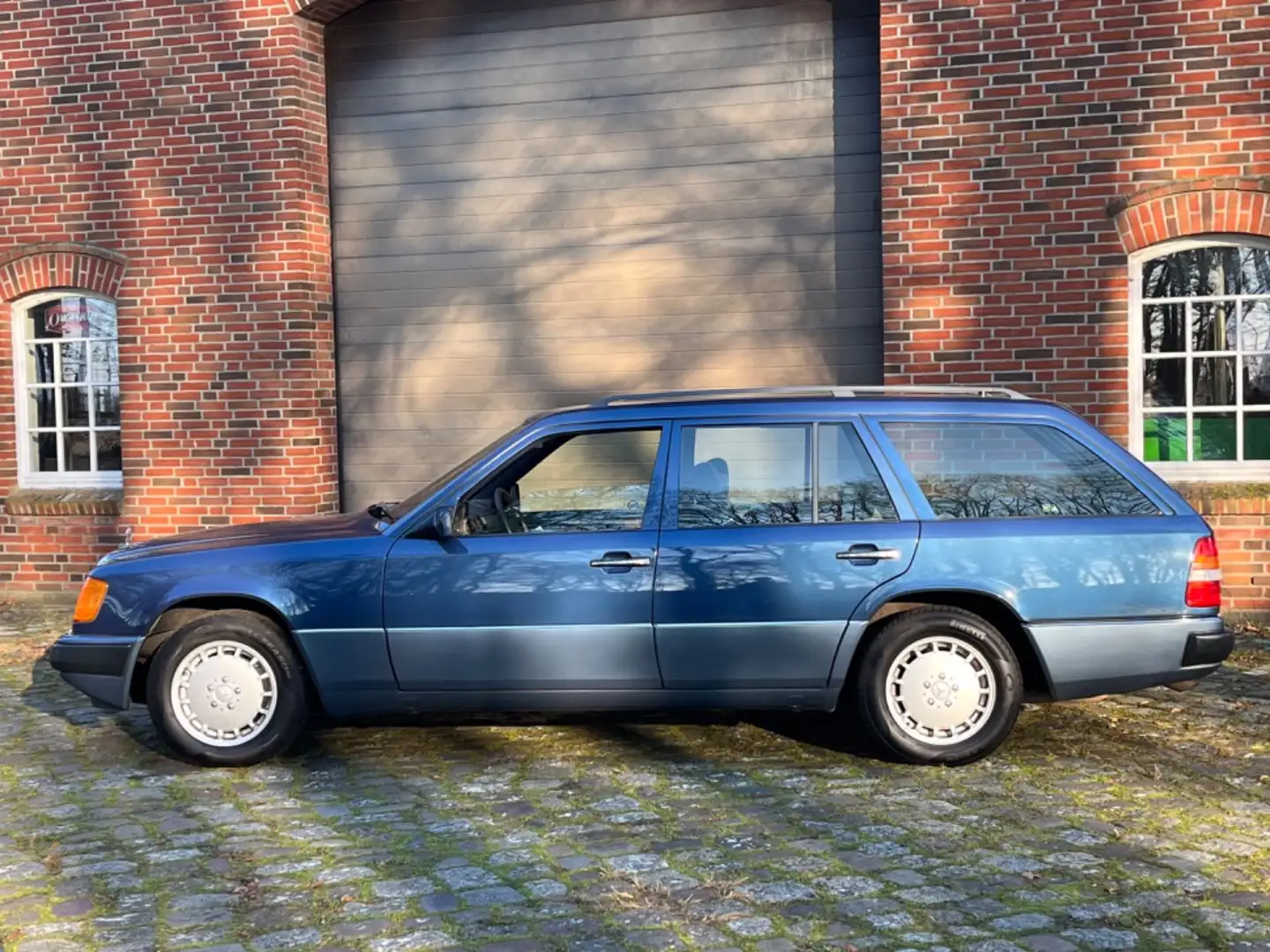 Mercedes-Benz 300 TE 124er Kombi, rostfreies T-Modell Blau - 2