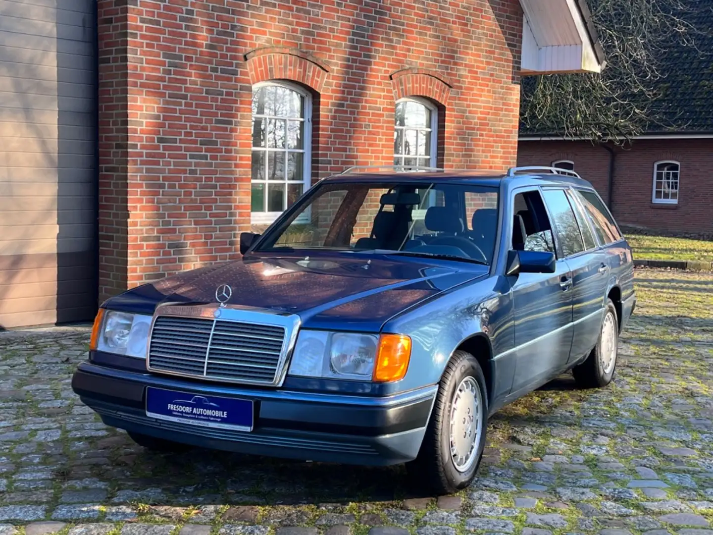 Mercedes-Benz 300 TE 124er Kombi, rostfreies T-Modell Blau - 1