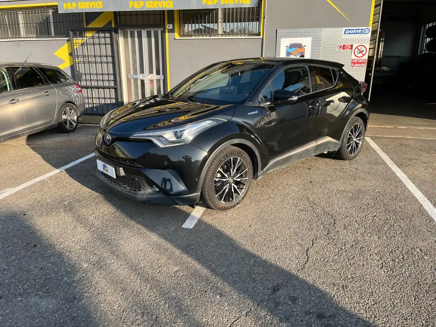 Toyota C-HR 1.8 Hybrid E-CVT Lounge Negru - 1