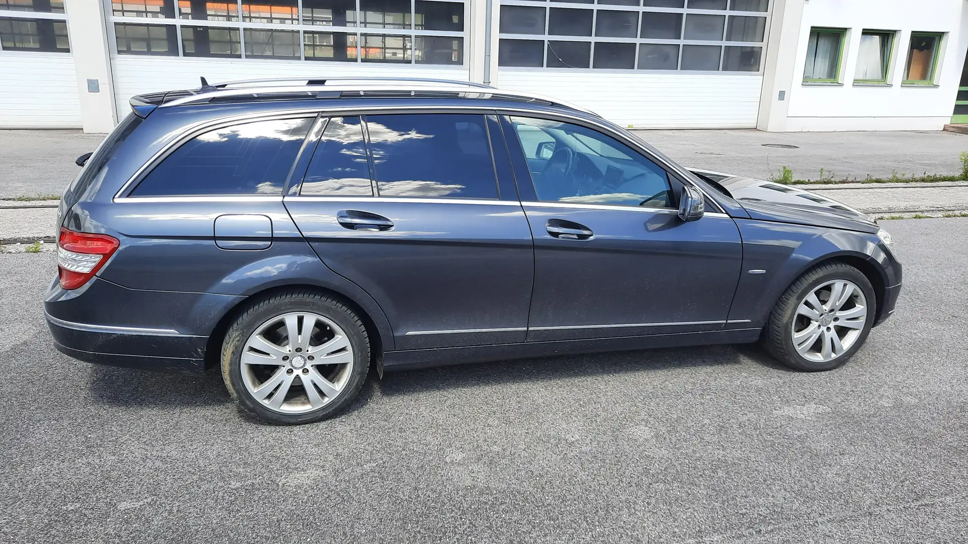 Mercedes-Benz C 250 T CGI BlueEfficiency Avantgarde Aut. Gris - 2