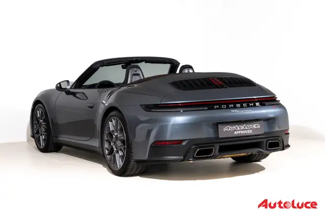 Porsche 911 view 6