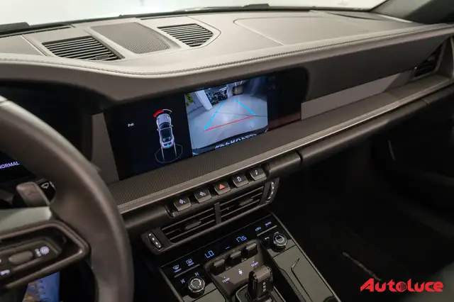 Porsche 911 view 11