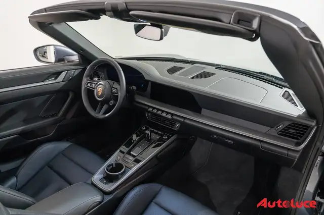 Porsche 911 view 10