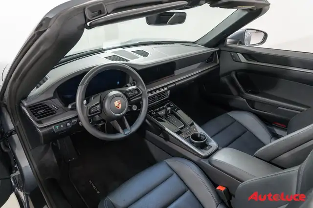 Porsche 911 view 9
