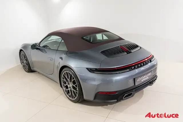Porsche 911 view 15