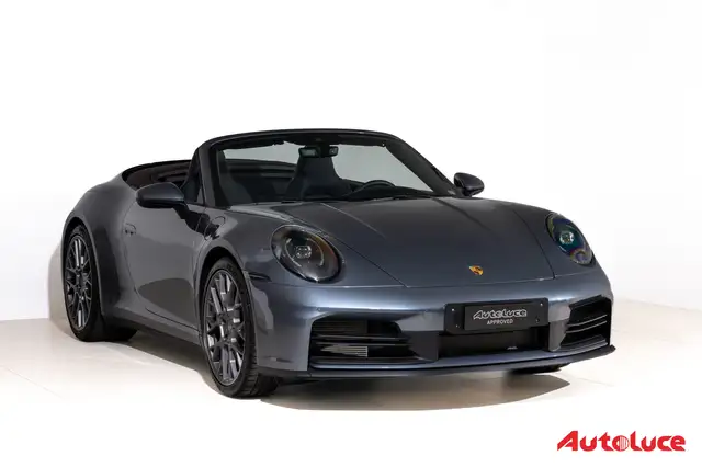 Porsche 911 view 3