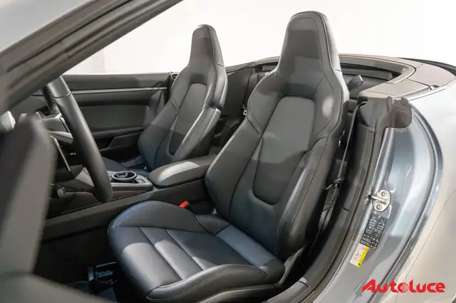 Porsche 911 view 12