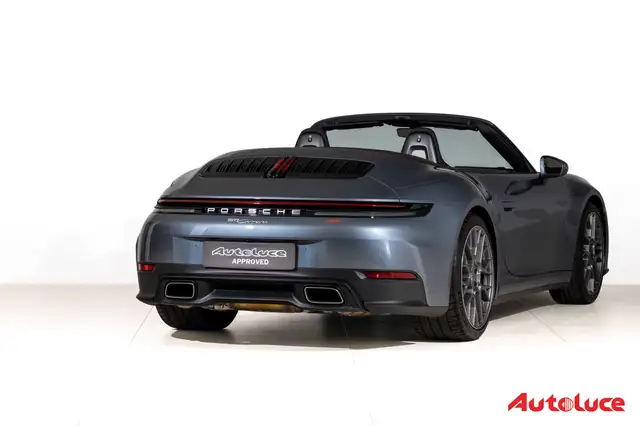 Porsche 911 view 4