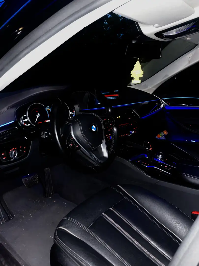 BMW 520 520d Aut. Luxury Line Schwarz - 2