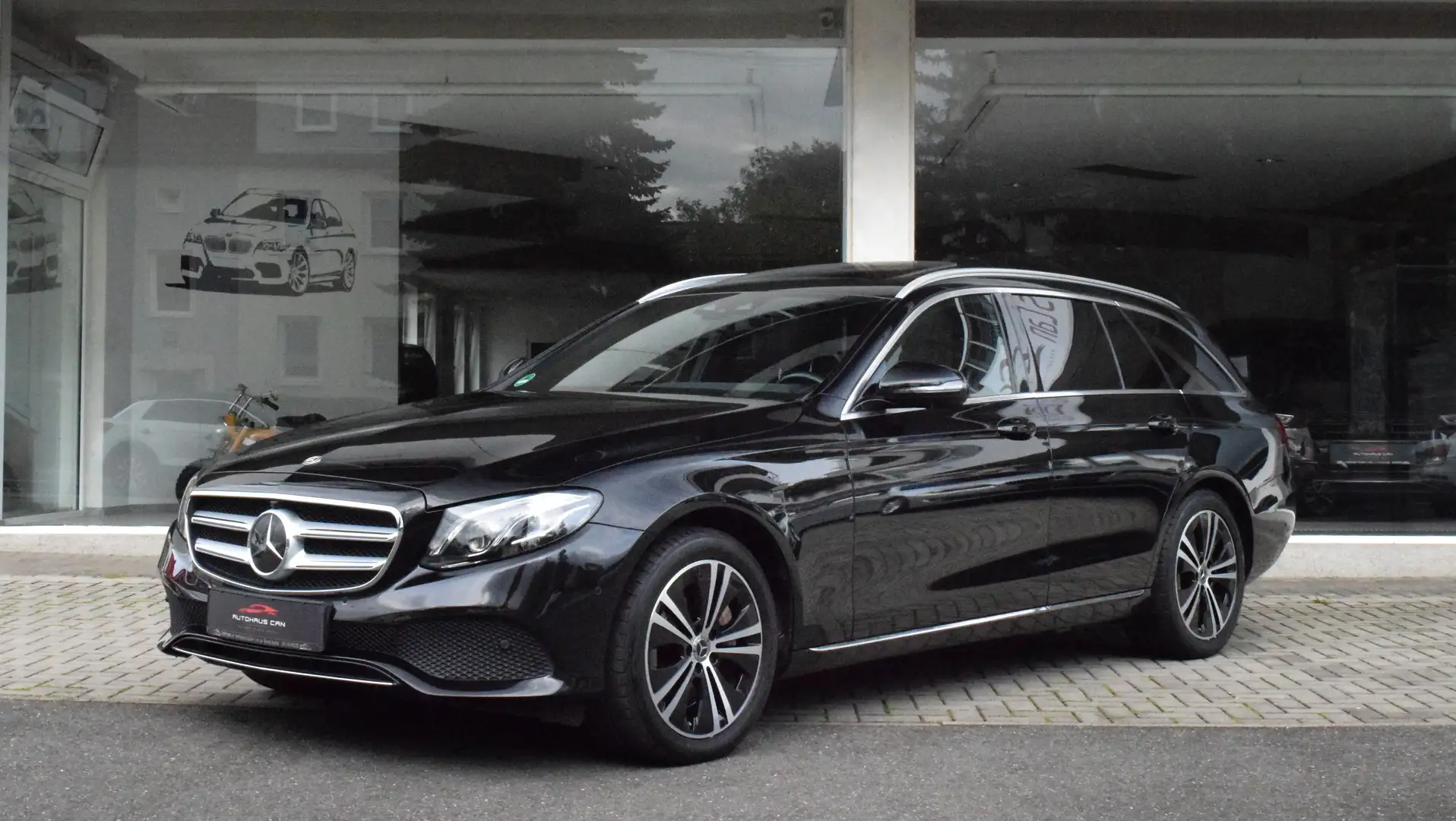 Mercedes-Benz E 400 d T 4M 360°KAMERA! ACC! SITZKLIMA+ MASSAGE! Schwarz - 1