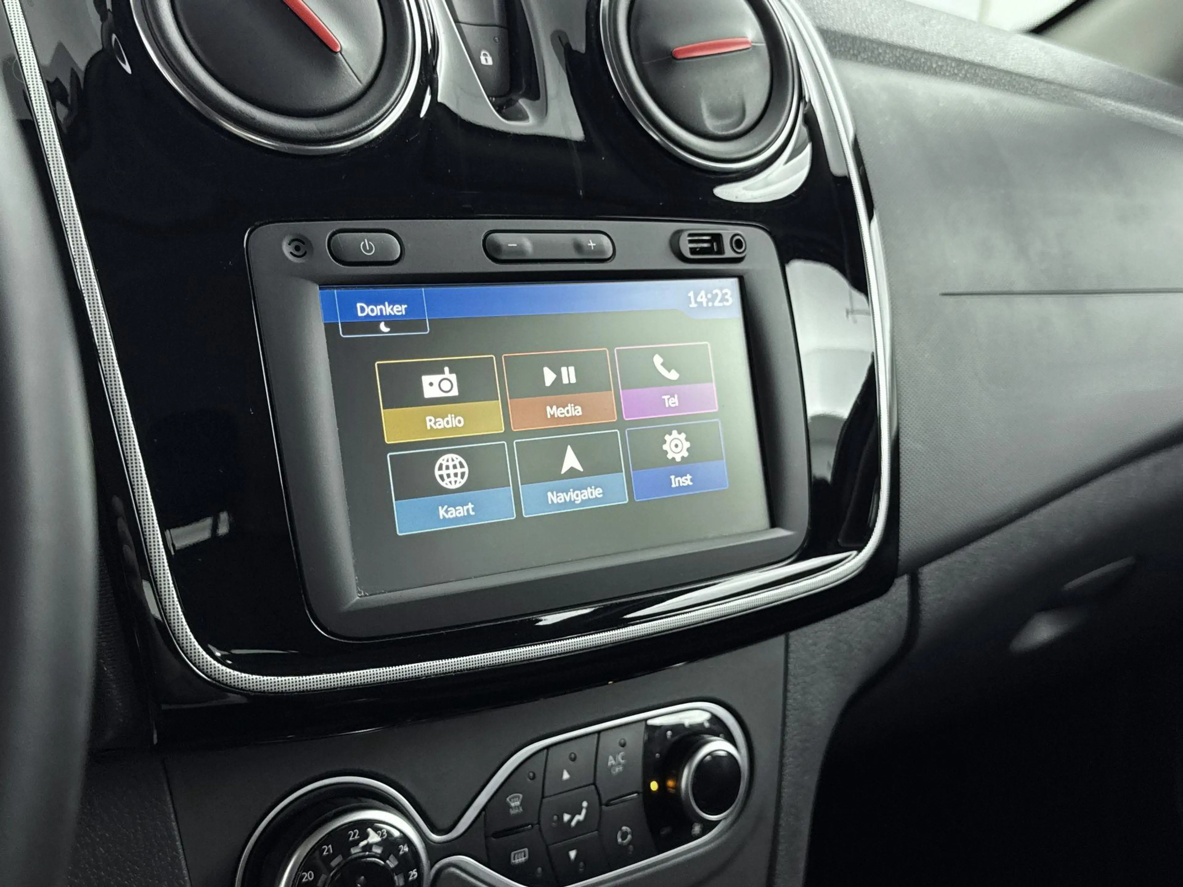 Dacia Logan MCV 0.9 TCe Tech Road Stepway 90Pk | Navigatie | A — photo 12